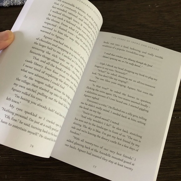 Disney Frozen 2: Dangerous Secrets: The Story of Iduna & Agnarr paperback book - Picture 3 of 5